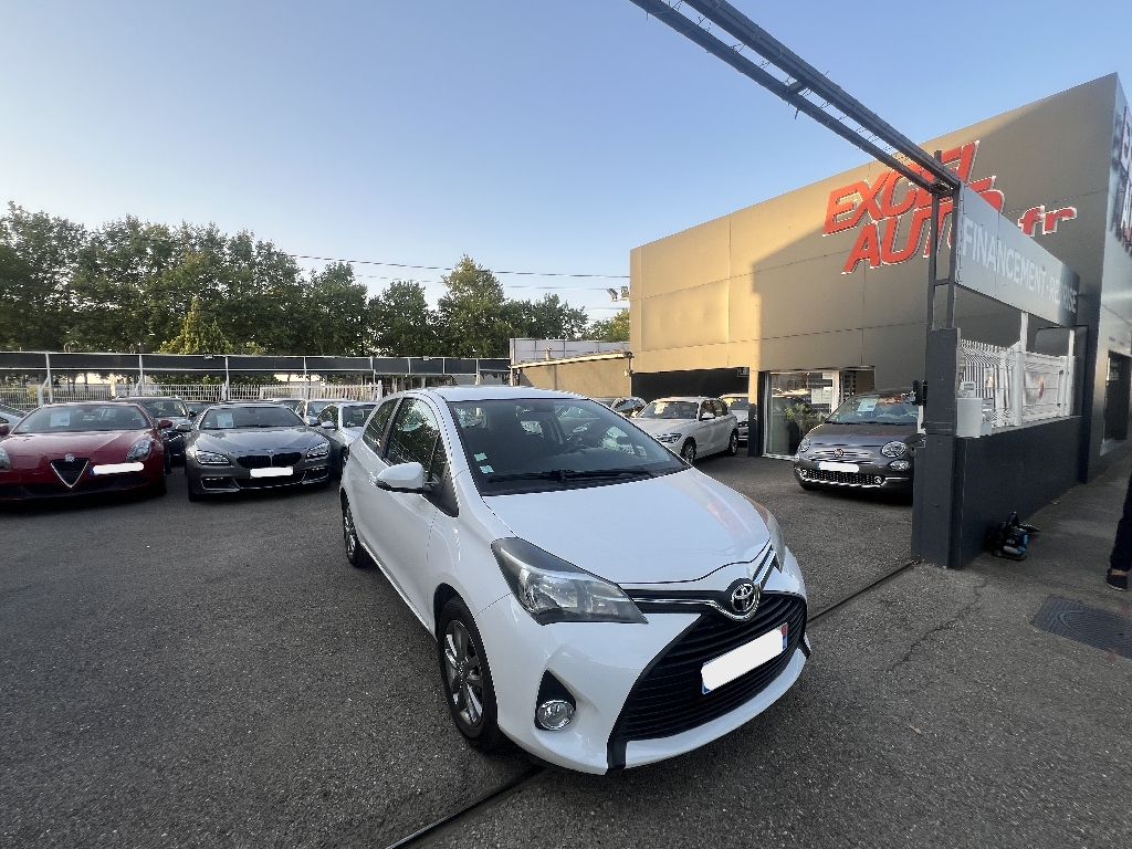 TOYOTA – YARIS – Berline – Essence sans plomb – Blanche